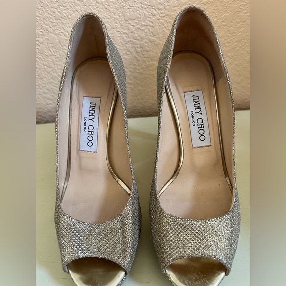 Jimmy Choo gold pumps size 6.5 fits a 6 good condition - Picture 1 of 5